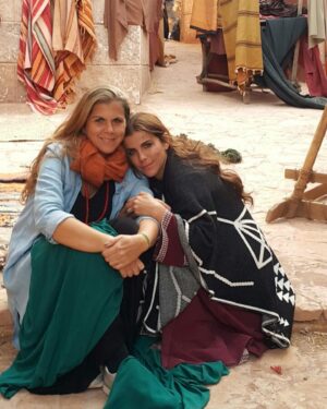 María Fernanda Yépes Instagram - “Una hermana es que la que te da su paraguas en la tormenta y después te acompaña a ver el arcoíris”…
 
Eso eres TU @victoriayepes 
Que lindo caminar esta vida contigo, eres el regalo más hermoso del cielo. 
Mi mejor amiga,  mi hermana mayor, mi cómplice, maestra, compañera, guía, faro, luz!!!

Celebro tu existencia en esta y en todas las vidas❤️
Te amo infinito. Feliz cumpleaños hermana. 

Levanten la mano los que tienen la dicha de tener una hermana amiga y cómplice en sus vidas ☝🏻😍