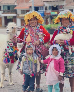 María Fernanda Yépes Instagram - Se sigue reafirmando en mi vida la belleza de continente en el que vivimos los sudamericanos. 

Un territorio con culturas ancestrales vivas, llenas de conocimiento y tradición.

Cuidemos la diversidad en todas sus formas. Son riquezas intangibles que no podemos perder.

Que lindo ser latinoamericano, que privilegiados somos los que nacimos en esta cordillera de Los Andes❤️GRACIAS PERU por regalarnos tanta magia, paz y medicina✨ 🇵🇪 

Levanta la mano si eres latinoamericano🙋🏻‍♀️ y cómo yo estás orgulloso de haber nacido en este territorio!!!

#perú #vallesagradodelosincas