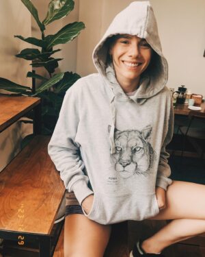 María Gracia Omegna Instagram - Mi amiga maida/ sureña de corazón/ tiene manos en forma de pincel/ y ojos de animales/ expresados en @garugachile 🌈