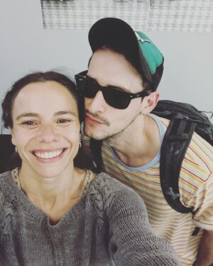 María Gracia Omegna Instagram - Hoy me encontré con una alpaca. Que toca este viernes en @clubamanda con su hermosa banda @temperamusica QUIEN SE SUMA?!