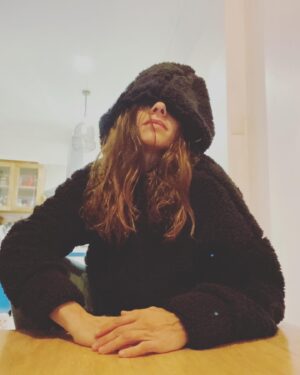 María Gracia Omegna Instagram - Me regalaron este polarsss @wild_lama y me sumergiría en él, no solo porque parece un oso, sino también porque está hecho de botellas pet. Hecho de reciclaje. Y eso es hermoso.