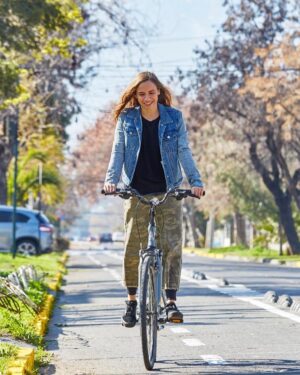 María Gracia Omegna Instagram - Hace muchos años que uso la misma bici. Porque, según yo, tiene las tres “B” en el mundo ciclistico. Y además, cada vez que me la roban o algo pasa, me hace volver al tradicional San Diego por el reencuentro. @jamisbikes @icbikes