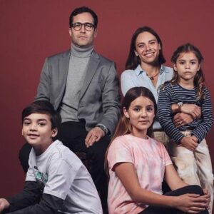 María Gracia Omegna Instagram - Valentina es quien me toca asumir dentro de este ramillete de talentos. Estreno mañana a las 21:40 #generacion98 @teleseries_mega @mega.tv