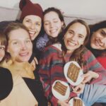 María Gracia Omegna Instagram - Reencuentro con excusa de cumpleaños. La @magdalenamullerv no esta durmiendo. Por si acaso.