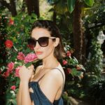 María Pedraza Instagram - simple and impeccable @carolinaherrera 🖤 @opticauniversitaria #opticauniversitaria #HerreraEyewear