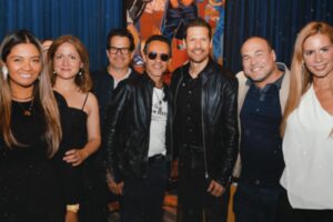 Marc Anthony Instagram - Mi gente! Mucho por compartirles y seguimos celebrando #MUEVENSE