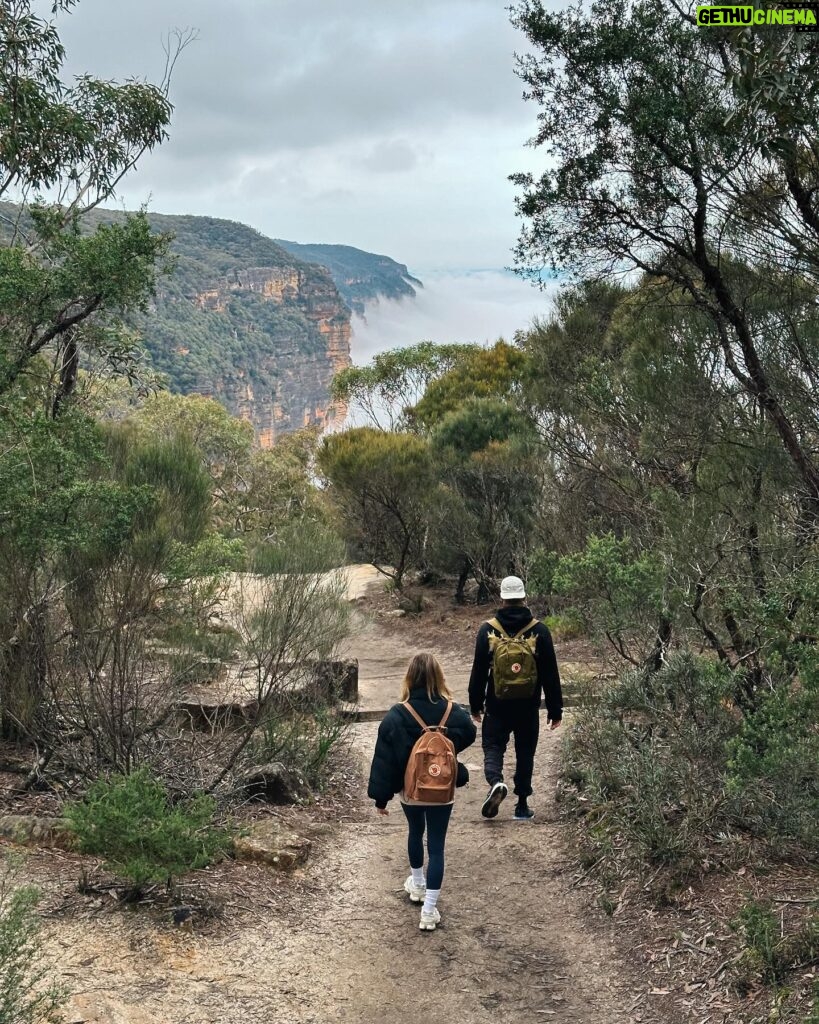 Marcela Fetter Instagram - Eu não tô um pouco apaixonada, eu tô MUITO apaixonada por Blue Mountains! A natureza é sempre surpreendente, a cada 10 minutos de trilha era um cenário completamente diferente e assim, cenário de FILME ENCANTADO! 🍂❤️