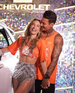 Marcela Fetter Instagram - Mais um ano com @chevroletbr no melhor carnaval, mas dessa vez ainda mais especial, porque viemos direto pra nossa lua de mel, com o Chevrolet Equinox 🤍✨ #JuntosNoCarnaval PubIicidade