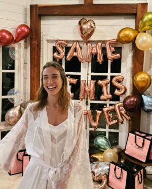 Marcela Fetter Instagram - ahhh essa fase é muito mais gostosa do que eu imaginei.. 🤍✨ e minhas amigas são as melhores do mundo, elas prepararam tudo pra dias perfeitosss e tá sendo tudo inesquecível!