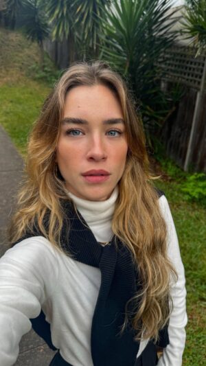 Marcela Fetter Instagram - O momento de ajudar é agora, nao existe o depois, nem o amanhã, cada segundo é crucial.

Pra ajudar com doações em dinheiro
Pix: enchentes@vakinha.com.br
Nome: Vakinha

Para ajudar com resgate de animais
Pix: deisefalci@gmail.com
Deise Falci de Castro

Os Correios de São Paulo, Paraná e outros estados estão aceitando e enviando GRATUITAMENTE doações para o RS.

É preciso de água potável, cobertores e muita roupa de frio.

Está previsto para os próximos dias pancadas de chuva, tempestade e uma frente fria pesada chegando.

Ainda tem muita água pra rolar e não podemos parar!!!