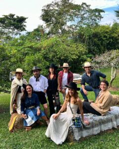 Marcela Mar Instagram - Hoy celebro tu vida amor cada instante que he vivido contigo ha sido maravilloso, le pido a Dios y al universo que me permita celebrarte hasta que seamos dos uvitas pasas recorriendo la vida tomados de la mano, te amo profundamente @marcelamar07