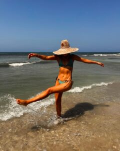 Marcela Mar Instagram - Felices 5 en el paraíso mi amor @thechefisback 🌊✨💝🌞