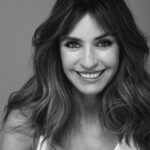Marcela Mar Instagram - Piscis. El comienzo de una nueva etapa. Soplan buenos vientos 🍃 Gracias @gabrielcarvajalfoto y @alejandrodcmakeup por este nuevo headshot ❤️