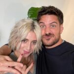 Marco Pigossi Instagram - E para comemorar o fim da greve vai ter DUMP de GEN V!!! Começando com esse elenco maravilhoso e talentoso e divertido!!