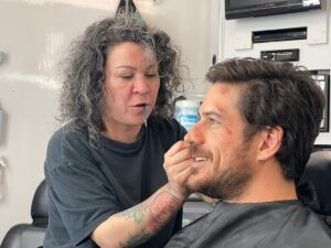Marco Pigossi Instagram - Hoje é dia do ator! Esse ofício tão louco e tão mágico que me alimenta e me cura todos os dias ao mesmo tempo 🎭