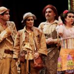 Marco Pigossi Instagram - Celebremos a capacidade única desta arte que transforma e nos faz refletir. #DiaMundialDoTeatro 🎭 Em cena com Glaucia Rodrigues, Bruno Ganem e Janaína Prado em O Auto da Compadecida de Ariano Suassuna, 2012. 📸 Guga Melgar