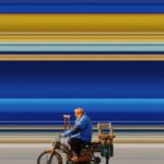 Marco Pigossi Instagram - O fotógrafo e diretor etíope Girma Berta (@gboxcreative), define a essência da Africa capturando a vida cotidiana, a cultura urbana, a energia e o movimento da classe trabalhadora pelas ruas de Marrakech, Marrocos, Jinja, Uganda, Bamako, Mali e Yirga Chefe, sul da Etiópia. A série “Motion” celebra o dinamismo, a diversidade e vitalidade das comunidades nas cidades do continente africano e é reconhecida por seu estilo que destaca a interação entre pessoas e o ambiente urbano contando histórias através da fotografia.