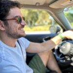 Marco Pigossi Instagram - Quando é véspera de feriado e não tem aula…. 😎 📸 @rebalerine