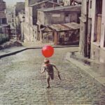 Marco Pigossi Instagram - 🎈 O Balão Vermelho, Albert Lamorisse, 1956.