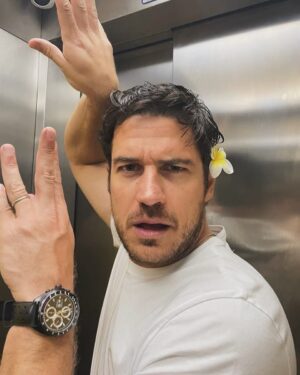 Marco Pigossi Instagram - Diretamente do bloco dos que não tiveram carnaval e passaram todos esses dias vendo seus amigos se divertirem horrores 🤣