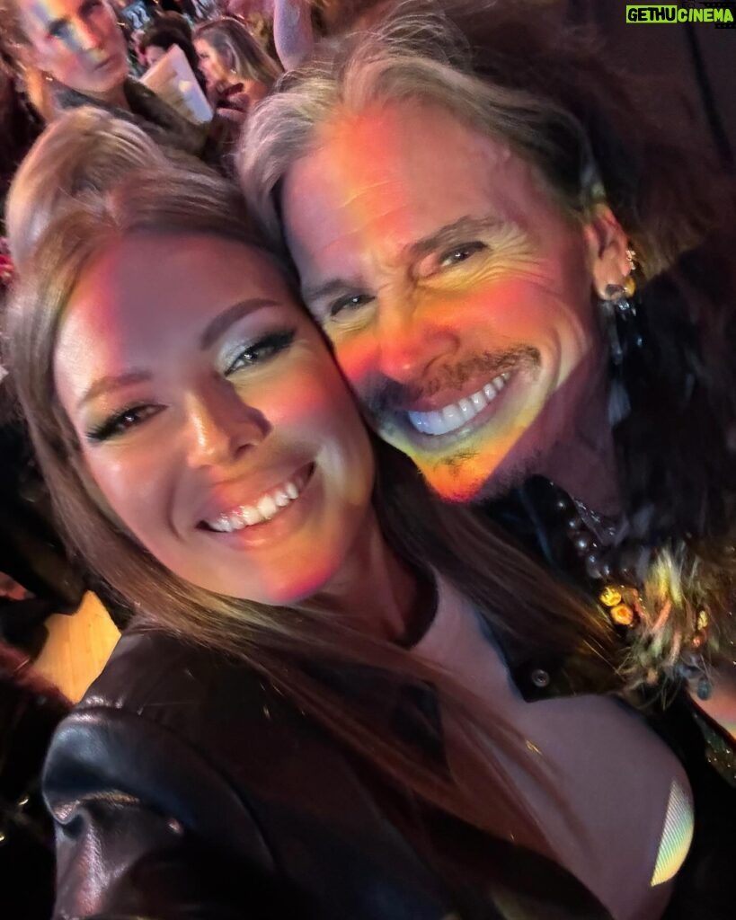 Margarita Gerasimovich Instagram - Кого узнали на фото?🙃 Thank you for the amazing dinner, Legend @iamstevent 🙏 Thank you for the invitation @nioly 🤍 *Grammy viewing party w/ Steve Tyler (Aerosmith) @iamstevent ,Anya Taylor-Joy @anyataylorjoy , Jessica Simpson @jessicasimpson etc 🤍