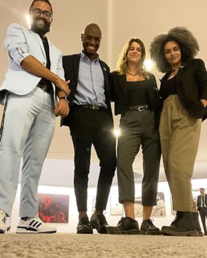 Maria Bopp Instagram - No dia que fez um mês da invasão dos terroristas nas nossas instituições democráticas, eu estive no Palácio do Planalto. Ontem fizemos um primeiro encontro de artistas e influenciadores com Lula pra discutirmos, principalmente, a importância da comunicação do governo nos próximos quatro anos. Falamos como nós, apoiadores do Lula e que temos um alcance grande nas redes, podemos ser pontes para que todas as ações realizadas pelo governo cheguem de fato na população - sendo a maior dificuldade, ainda, o combate às fake news. A real é que a gente não deve deixar a disposição pra conversar com quem pensa diferente da gente só em época de campanha. O “vira-voto” tem que ser todo dia. É cansativo, mas é necessário e ontem foi um dia tão lindo que eu saí com muito gás. Tô pensando numas ideias do que fazer pra deixar essa ponte governo-população mais acessível. Vou tentar estruturar isso melhor e conto pra vcs. Obrigada, @janjalula maravilhosa pelo convite, e obrigada a todos pela troca inspiradora de ontem. Bora nois ♥️