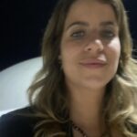 Maria Bopp Instagram - No dia que fez um mês da invasão dos terroristas nas nossas instituições democráticas, eu estive no Palácio do Planalto. Ontem fizemos um primeiro encontro de artistas e influenciadores com Lula pra discutirmos, principalmente, a importância da comunicação do governo nos próximos quatro anos. Falamos como nós, apoiadores do Lula e que temos um alcance grande nas redes, podemos ser pontes para que todas as ações realizadas pelo governo cheguem de fato na população - sendo a maior dificuldade, ainda, o combate às fake news. A real é que a gente não deve deixar a disposição pra conversar com quem pensa diferente da gente só em época de campanha. O “vira-voto” tem que ser todo dia. É cansativo, mas é necessário e ontem foi um dia tão lindo que eu saí com muito gás. Tô pensando numas ideias do que fazer pra deixar essa ponte governo-população mais acessível. Vou tentar estruturar isso melhor e conto pra vcs. Obrigada, @janjalula maravilhosa pelo convite, e obrigada a todos pela troca inspiradora de ontem. Bora nois ♥️