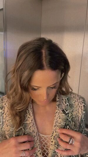 Maria Fernanda Callejón Instagram - Hasta luego 🐊 
See you later alligator! 
Saco @altamodanet 
Pantalón @winnonateam 
Botas @carmensteffensargentina 
Accesorios de diseño ⬇️
@maisondomecq 
Makeup @cesar_makeup 
Pelo @alecampospeluqueria  para :  @durodedomarc5n