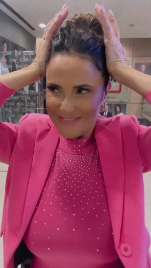 Maria Fernanda Callejón Instagram - Rosaaaa otra vez? SI 💖
👗 @femmeidealeok 
👚 @onasaeztortugas 
#makeup  @cesar_makeup 
@durodedomarc5n