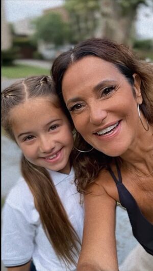 Maria Fernanda Callejón Instagram - Mi chiquita❤️
Te deseo que tengas un gran comienzo escolar ! Amo ver tu entusiasmo y alegría siempre que emprendes nuevos rumbos! 
Ya tercero!! Que feliz nos hace , acompañarte en cada paso de tu crecimiento!!! Y verte a vos llena de felicidad, nos llena el alma de amor!!
Todo lo mejor en este comienzo!!!
PD: ESTOY LOCA DE AMOR X VOS❤️