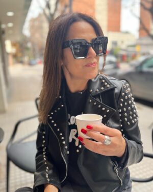 Maria Fernanda Callejón Instagram - LOOK DAY! 
Mira lo 💣 que es esta
 Camper  @femmeidealeok 
Remera @winnonateam 
👓 @infiniteyewear 
👖 @marcustomstyle 
👟 @groovasshoes 
#trendy #streetstyle #tendencia 
Les gusta? Los leo