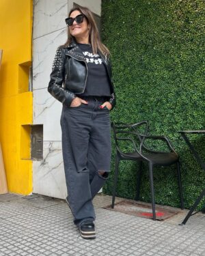 Maria Fernanda Callejón Instagram - LOOK DAY! 
Mira lo 💣 que es esta
 Camper  @femmeidealeok 
Remera @winnonateam 
👓 @infiniteyewear 
👖 @marcustomstyle 
👟 @groovasshoes 
#trendy #streetstyle #tendencia 
Les gusta? Los leo