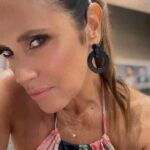 Maria Fernanda Callejón Instagram - Se viene el ESTAMPADO! 🌺 Vestidazo @ibroomoda @durodedomarc5n @c5n Les gusta? Los leo