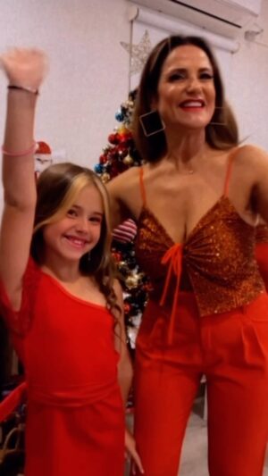 Maria Fernanda Callejón Instagram - FELIZ NAVIDAD!🎄 
Les deseamos con todo nuestro AMOR❤️