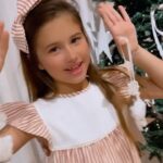 Maria Fernanda Callejón Instagram - Gio y @wannagook Te desean FELIZ NAVIDAD 🎄🎁!!! Y aquí te dejo una linda opción de outfit x si todavía no sabes que ponerte! Consulta en su @ 👆dónde podes conseguir el tuyo!!!! Te gusta ? Los leo