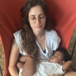 Maria Gadú Instagram - Hoje é aniversário do meu amor. ela tá bem de saúde, bem da cabeça, e alegre com algumas coisas. tudo isso é motivo de agradecimento. ela que já atravessou o país comigo ativando frentes importantes em momentos dolorosos pro país. ela vai, ela se importa. eu a amo demais! e se há um presente possível pra quem faça aniversário em meio a essa tragédia inestimável, é a doação. coloquei no carrossel o pix para ajudar os povos indígenas do Sul. seguimos aqui em oração, pra agradecer nossa vida e também para que abençoem as vidas de quem está neste momento atravessando um pesadelo. te amo, @popi.itapema ♥️