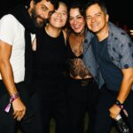 Maria Gadú Instagram - aniversário dessas 2 pessoas que eu amo há MUITO tempo! muito mesmo, tanto o amor quanto o tempo. @marcuspreto e @joanamariani ♥️ . Foto 1 é a gente beeeem charmosiany na Bahia . Foto 2 inclui dois amores @carloshsaldanha e Candé♥️ . Foto 3 é de um agarrinho bom numa noite metaversica . Foro 4 inclui parabenizar a cidade do Rio de Janeiro. Lançamento da série “How to Be a carioca”, da Joana e Saldanha, onde fiz a trilha sonora. (Com Clarinha e Popita💕) nosso 4º trabalho juntas! . Amo vcs, sejam sempre muito felizes!♥️♥️