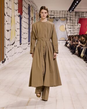 Maria Grazia Chiuri Instagram - The classic trench coat becomes the focal point of a fascinating #Dior Couture Spring-Summer 2024 stylistic exercise. Opening up the creative frontiers for this iconic item of Parisian chic, @MariaGraziaChiuri has totally rethought its archetypal aura by calling on the savoir-faire of the House's ateliers alike to cut cotton twill into belted dresses and voluminous outerwear.