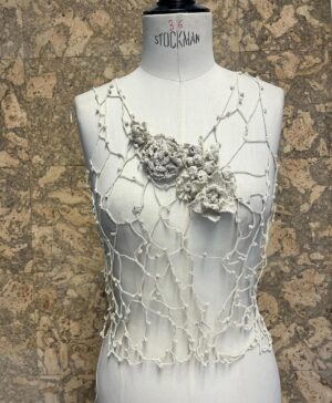 Maria Grazia Chiuri Instagram - The incredible artwork made by @_riamond_ @ifmknitwearma graduate for the @dior Haute Couture collection presented last Monday. 
It is such a joy to see young and talented creatives appreciate handcraft,  contributing to keeping such precious knowledge alive. 
Thank you for your hard work Ju!