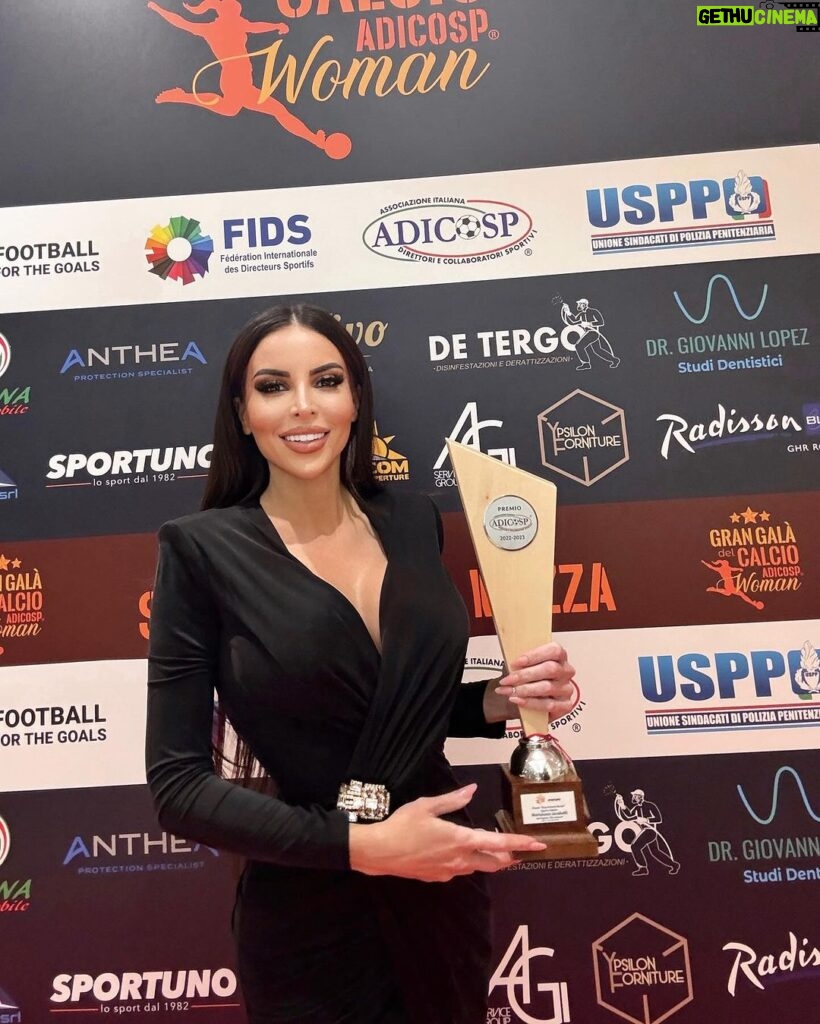 Maria Luisa Jacobelli Instagram - Gran Galà del Calcio 2023 🏆 What a busy week! Estremamente grata per questo premio Grazie mille 🙏🏽❤️ @seriea @adicosp__ Roma