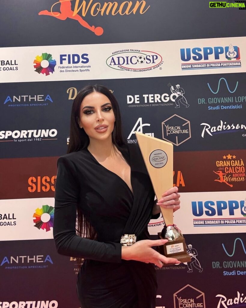 Maria Luisa Jacobelli Instagram - Gran Galà del Calcio 2023 🏆 What a busy week! Estremamente grata per questo premio Grazie mille 🙏🏽❤️ @seriea @adicosp__ Roma