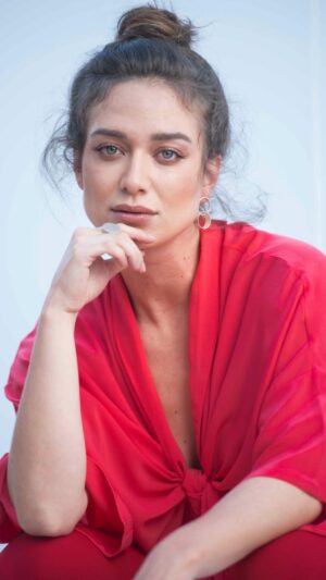 Maria Pinna Instagram - VERMELHO: cor do amor. Chega de ódio! 
HOJE VOU APERTAR O 13 COM TODA MINHA FORÇA E TODA MINHA FÉ!!! ⭐️🇧🇷❤️