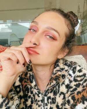 Maria Pinna Instagram - Fiquei um nojo de bonita com essa make @larissamanoela afff 🤤
#fabulouseyeshadowpalette