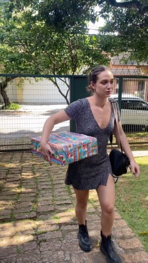 Maria Pinna Instagram - Último post prometo! Kkkk mas só pra dizer que organizar uma festa sozinha seria impossível. Então a fada (nem tão fada assim) madrinha agradece a todos os envolvidos que fizeram uma festa infantil belíssima. E o mais importante: a Zoe AMOU e pediu bis. Ano que vem tem mais… 🧚🏼‍♀️🎂🎈