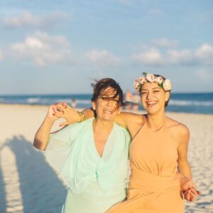 Maria Pinna Instagram - Dia 29 de março é seu dia, mas todo dia 29 de março eu ganho o melhor presente que Deus pode me dar: Você! Te amo minha companheira da vida! Que você siga nesse mundo por anos e anos, iluminando a todos que tem o privilégio de estar ao seu lado.
VIVA VOCÊ @ro_pinna 🎈💎💙
