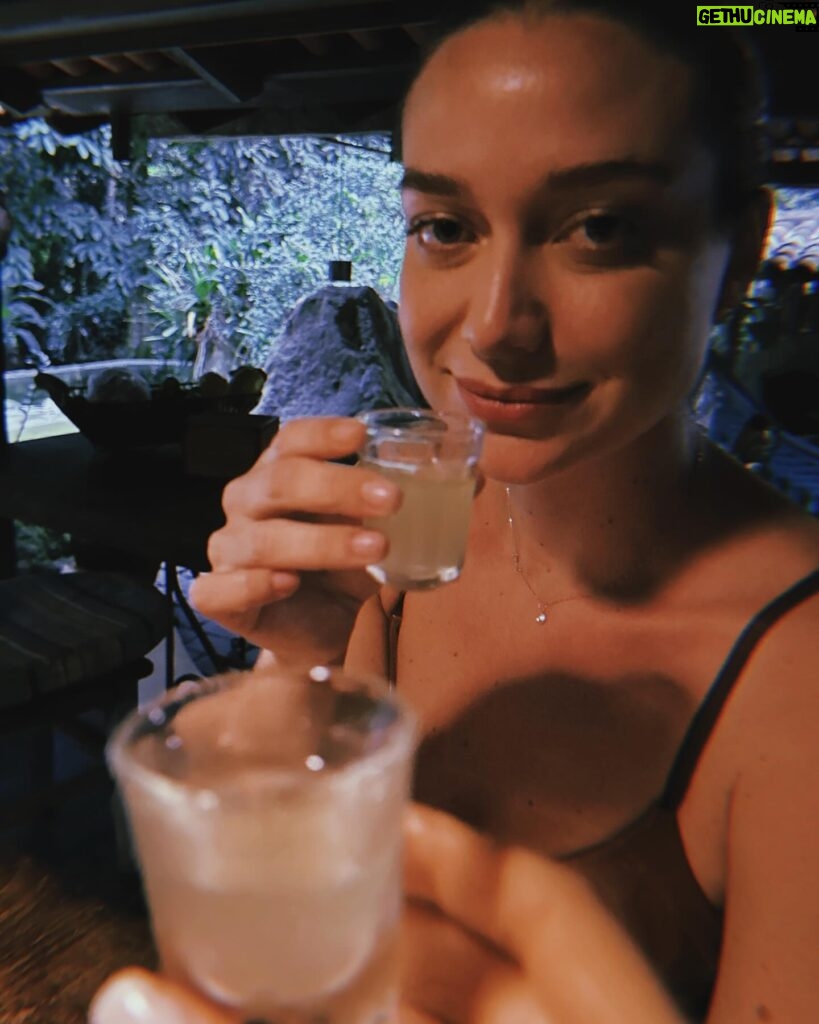 Maria Pinna Instagram - Água de cachoeira e limoncello 🍋