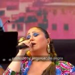 Maria Rita Instagram – Os versos de Cartola sempre pegam a gente de jeito, ainda mais na voz da patroa… Quem aí também se emocionou?

#EMR

#PraTodosVerem Vídeo de Maria Rita no palco com a banda. Ela usa um cropped azul, com calça e sobretudo na mesma estampa colorida. O cabelo está trançado, com um acessório dourado na cabeça, brincos dourados e um colar de búzios.