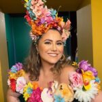 Maria Rita Instagram – Brilho, cores e muita folia! A patroa desfilando esse belo look de Carnaval com todo o amor e alegria que essa festa merece. #EMR

Look: @ricardodosanjos