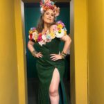 Maria Rita Instagram – Brilho, cores e muita folia! A patroa desfilando esse belo look de Carnaval com todo o amor e alegria que essa festa merece. #EMR

Look: @ricardodosanjos