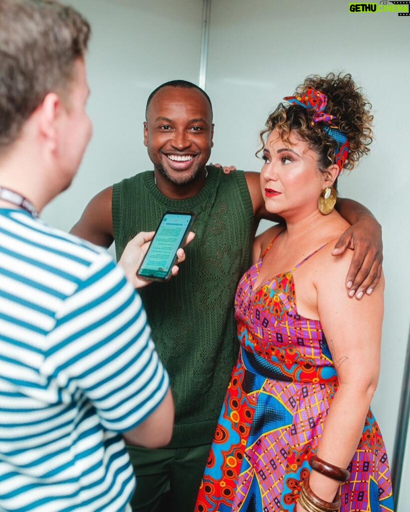 Maria Rita Instagram - A sintonia da patroa com @thiaguinho, no palco e nos bastidores, é sempre muito forte! E ainda rolou esse encontraço com @pericles 😍 E vocês Nação Bacanuda, curtiram a participação da Emierri presencialmente ou pela TV? #EMR 📸 @eu.wiilll